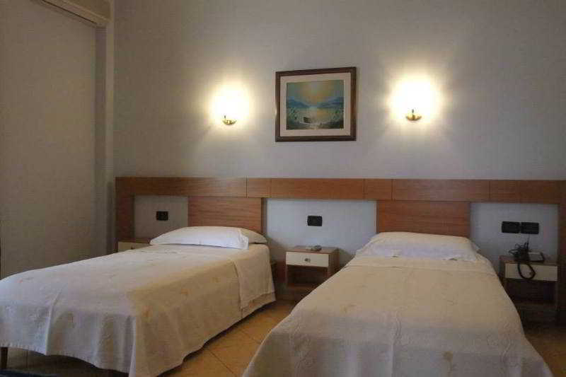 Paradise Beach Hotel Radhimë 외부 사진