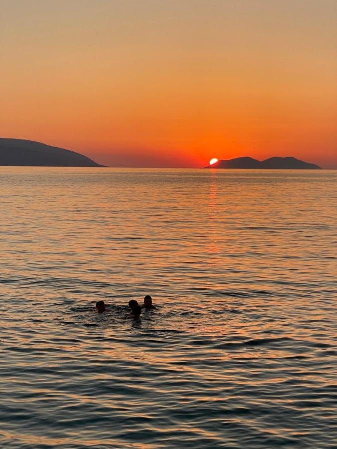 Paradise Beach Hotel Radhimë 외부 사진