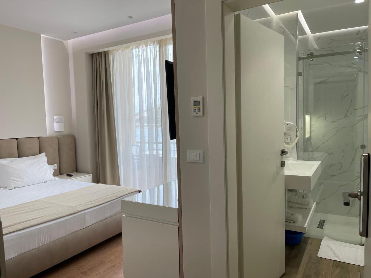 Paradise Beach Hotel Radhimë 외부 사진