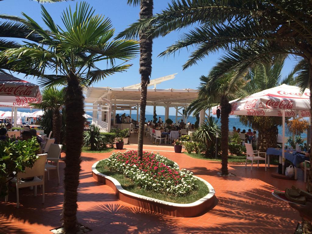 Paradise Beach Hotel Radhimë 외부 사진
