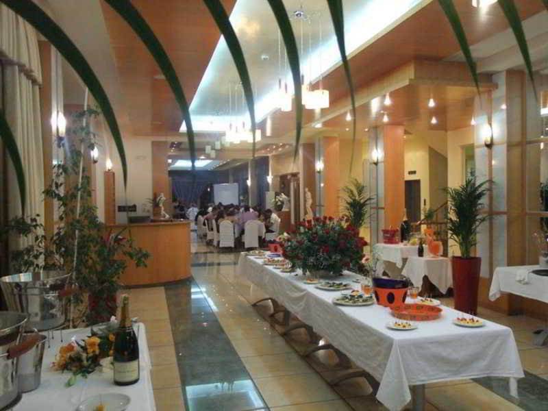 Paradise Beach Hotel Radhimë 레스토랑 사진